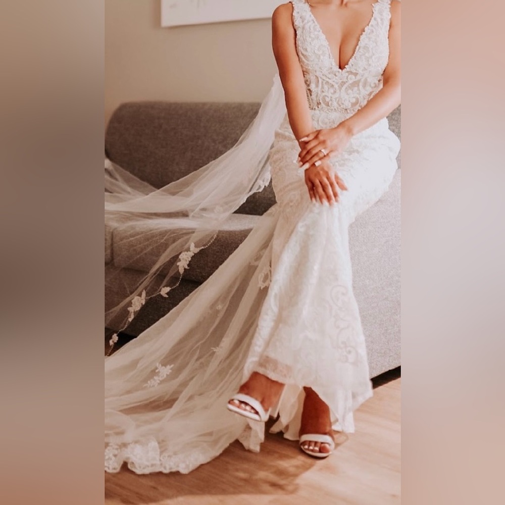 David's Bridal Elegant White Lace Wedding Dress
